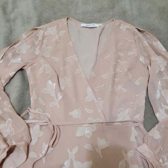 ASTR The Label Champagne Rose wrap mini dress size small - Picture 7 of 16